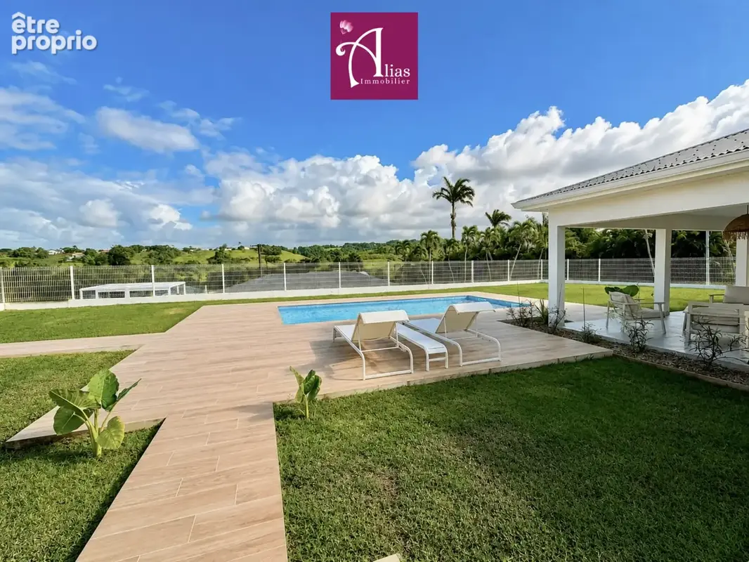 Villa contemporaine F6 de 205 m2 avec piscine à Duquerry   Petit-Bourg - photo 18
