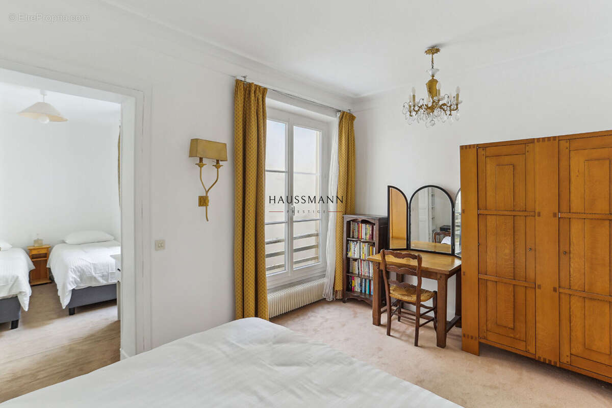 Appartement à PARIS-1E