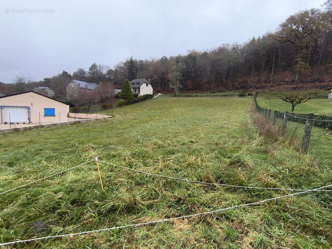 Terrain à ESPAGNAC