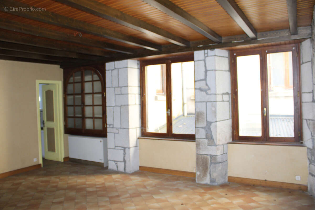 Maison à RIOM-ES-MONTAGNES