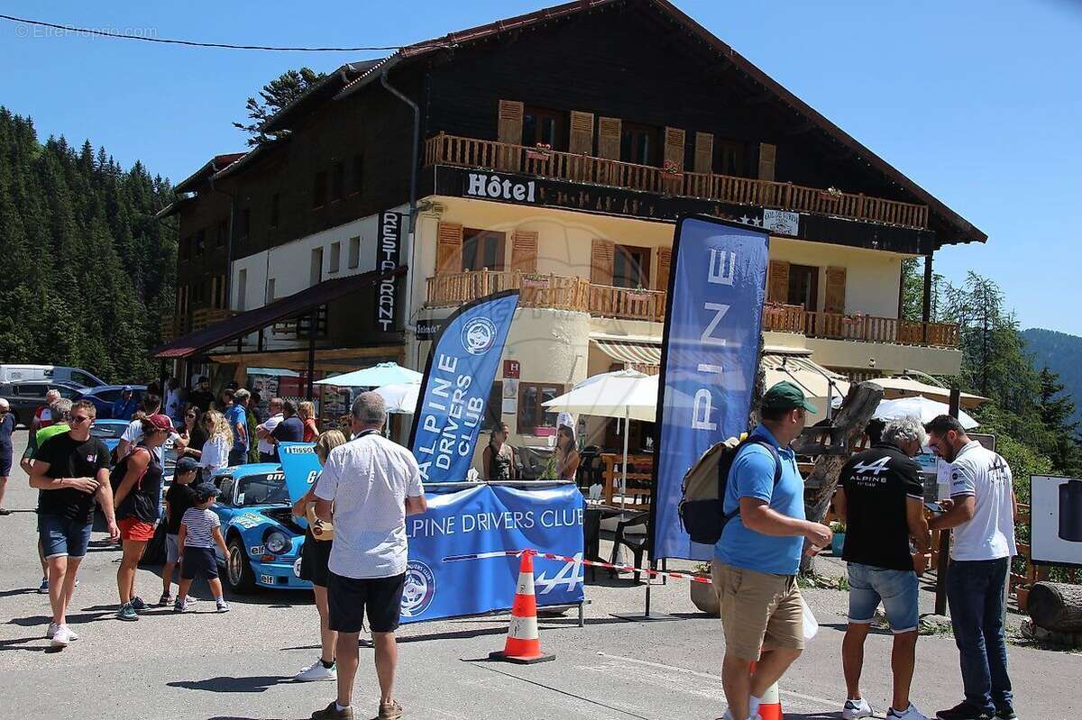 Commerce à L'ESCARENE