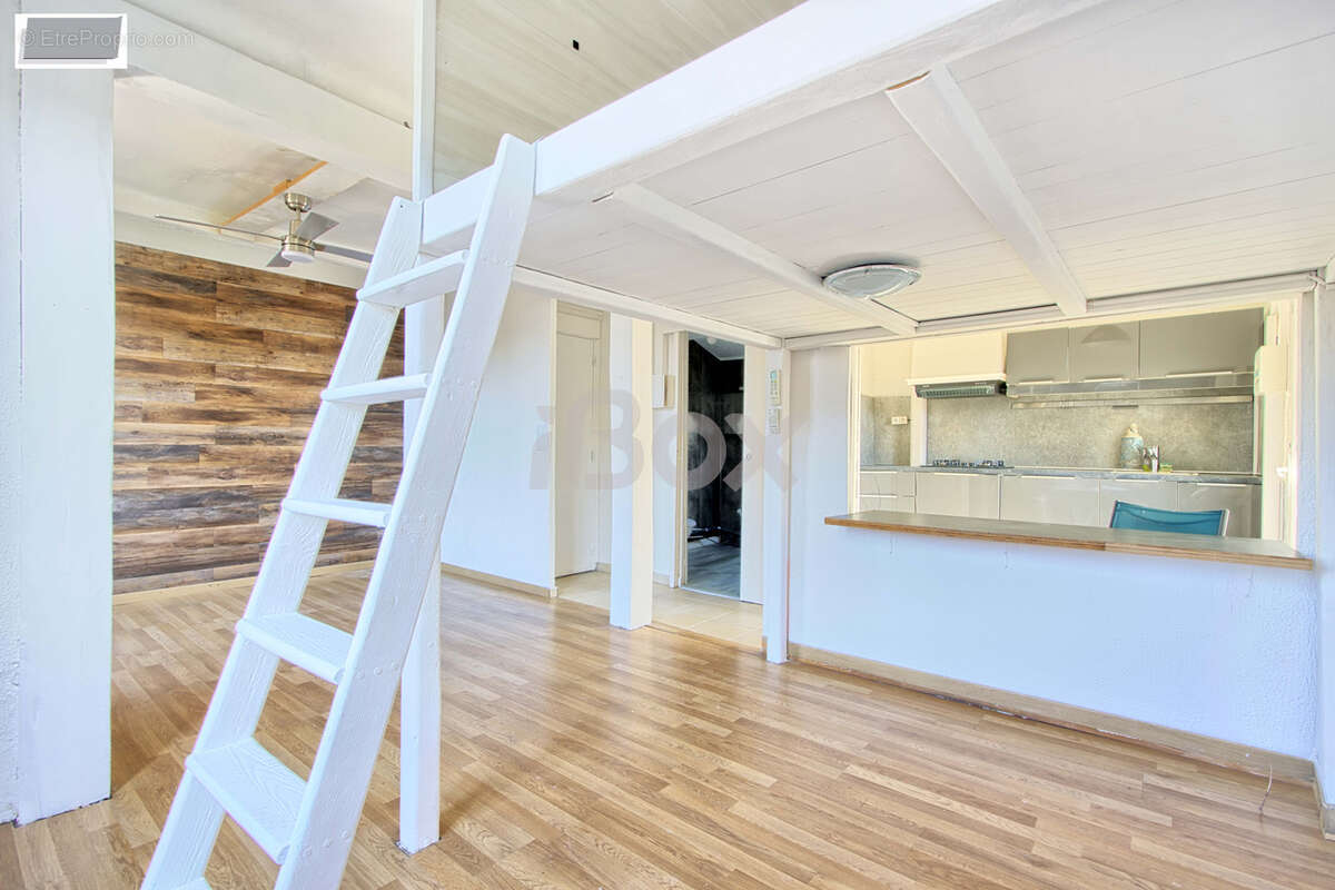 Toulon - claret /  valbourdin - studio de 31 m2 en dernier etage - photo 4