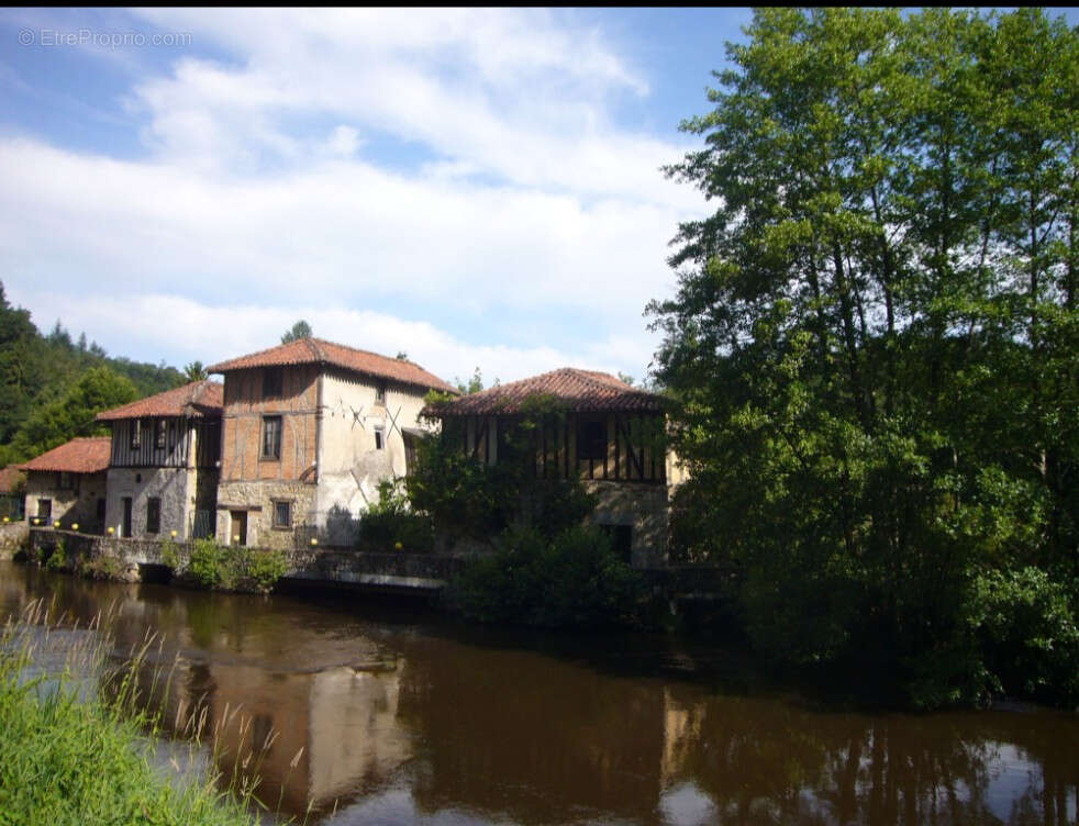 Commerce à SAINT-LEONARD-DE-NOBLAT