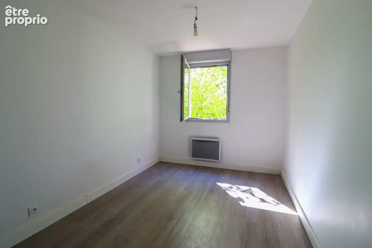 APPARTEMENT T4 - 3 Chambres - 2 balcons - 2 parkings - Aucun travaux - Piscine - Au calme - photo 12