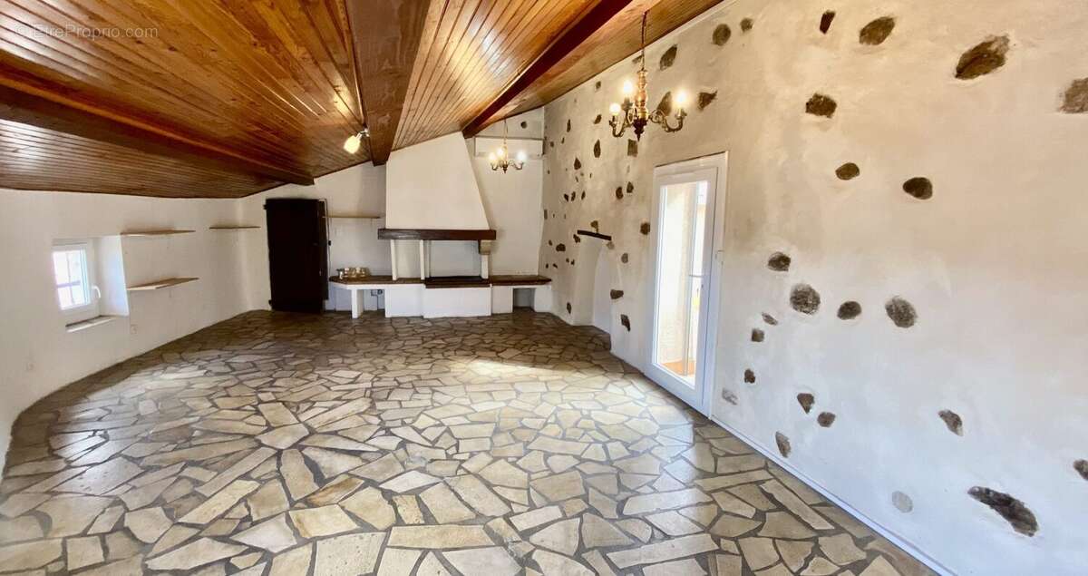 Maison à CREISSAN
