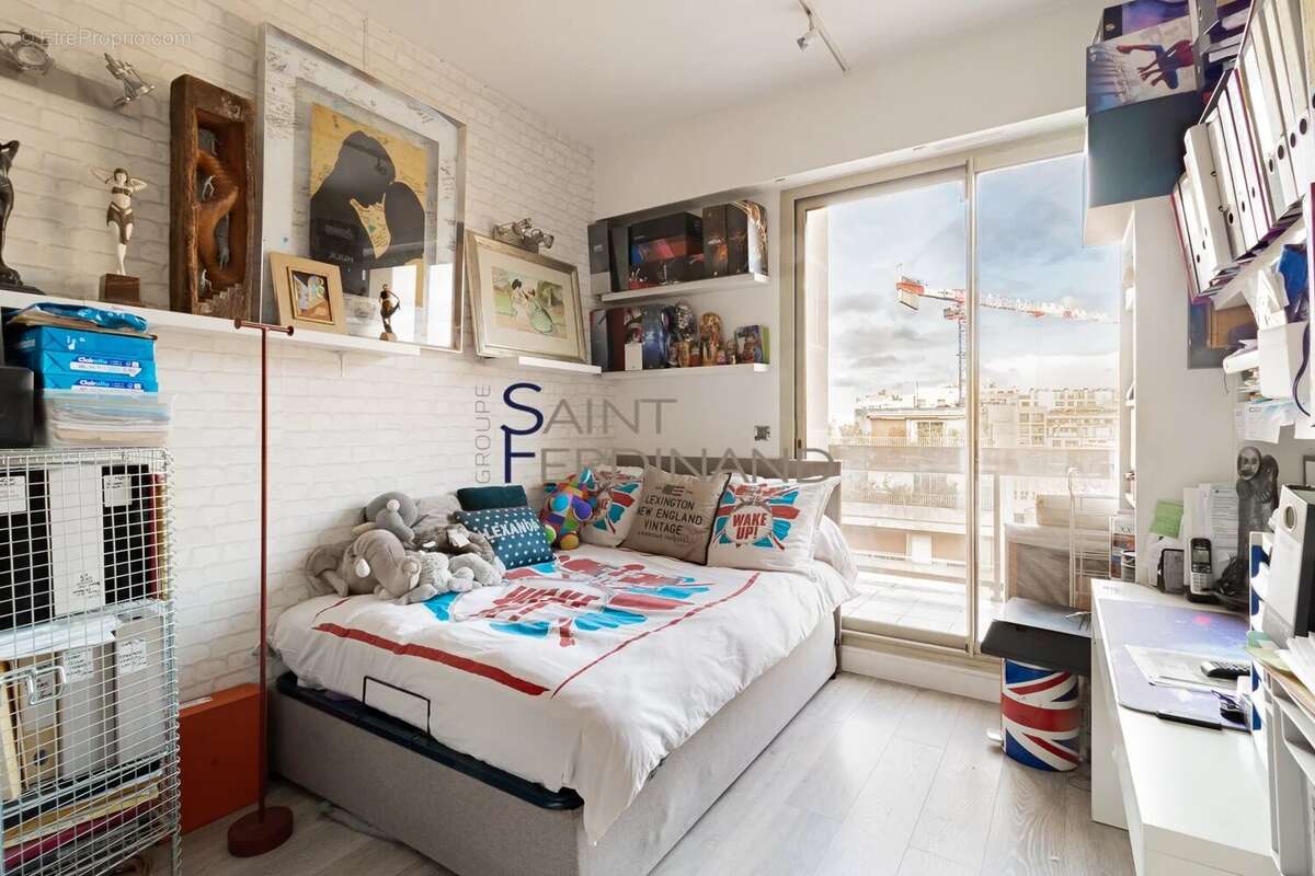 Appartement à NEUILLY-SUR-SEINE