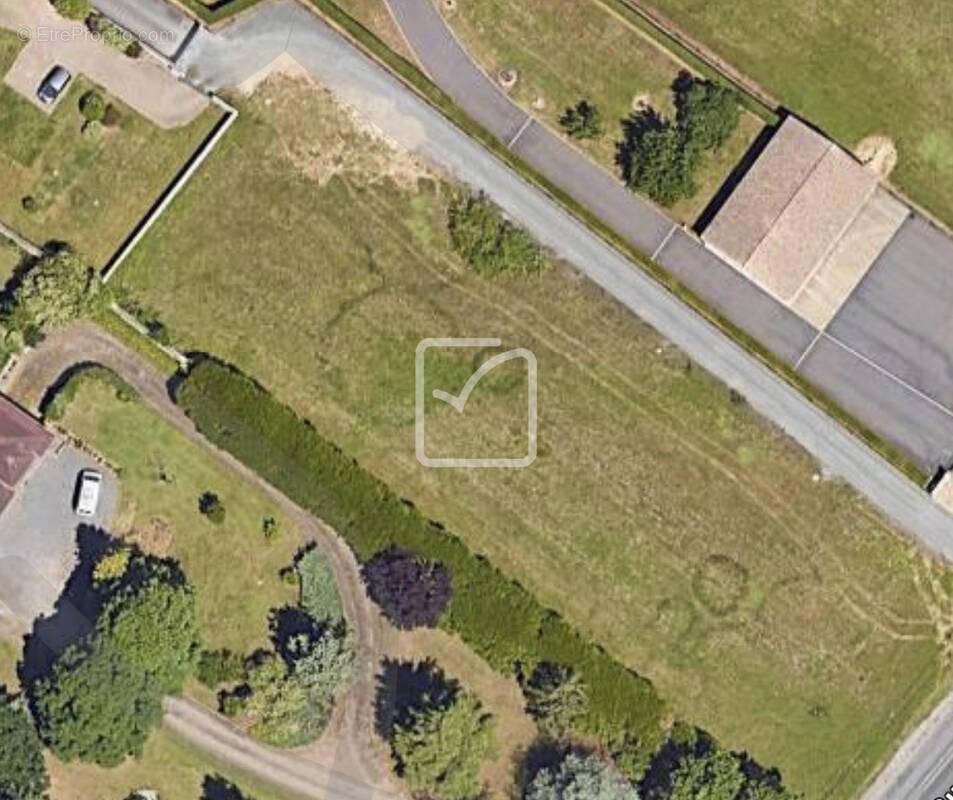 Terrain à BUXEROLLES