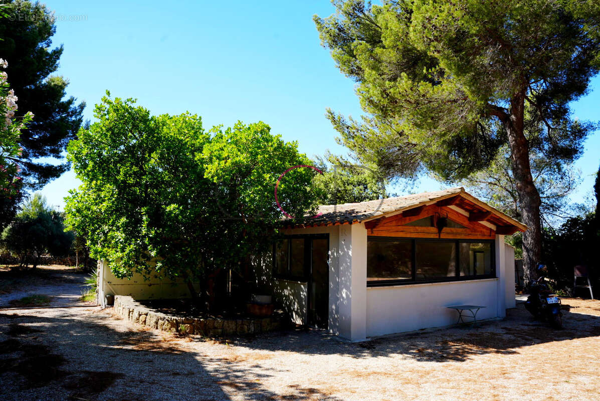 Maison à PELISSANNE
