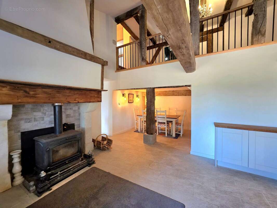 Maison de caractère en pierre rénovée avec vaste grange, près de Lauzun - photo 4