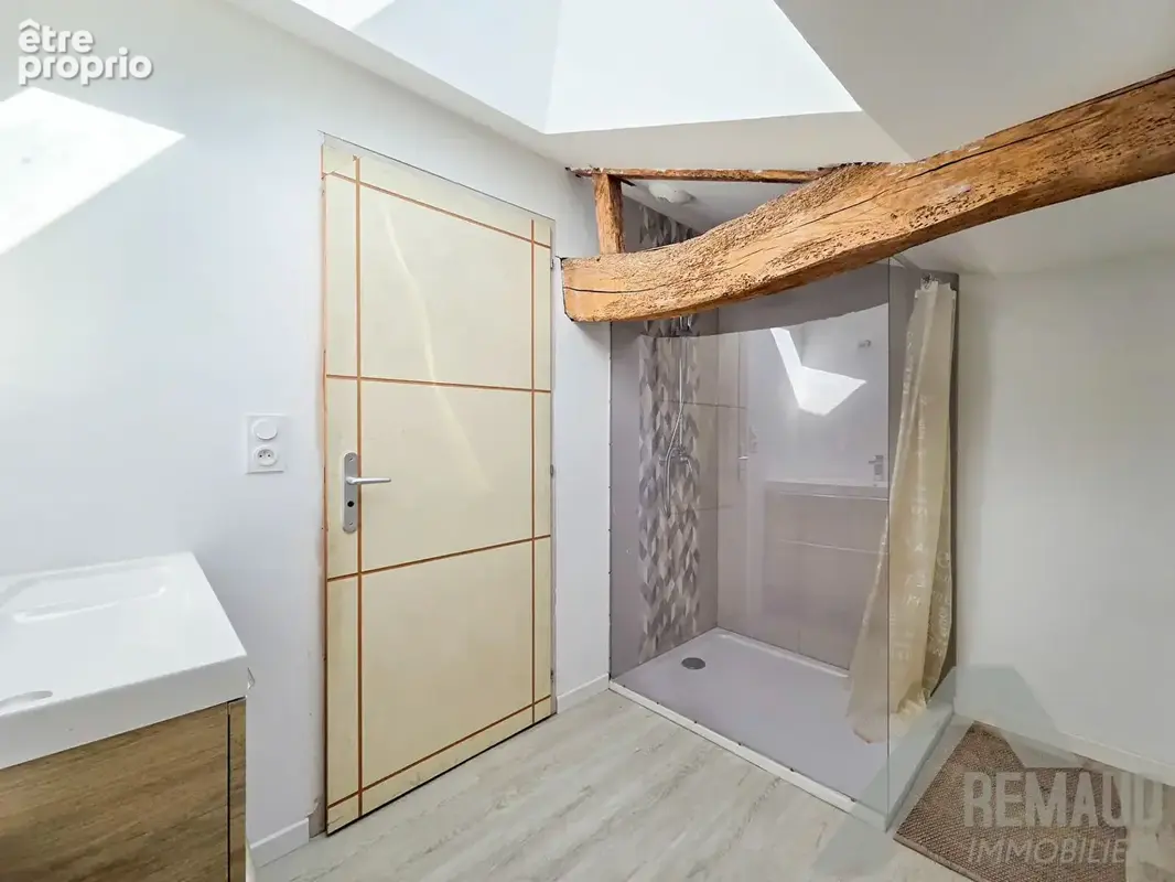 Grange Rénovée de 214 m² sur Terrain de 2973 m² - photo 12
