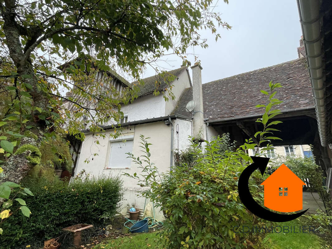 Maison à CHAMPROND-EN-GATINE