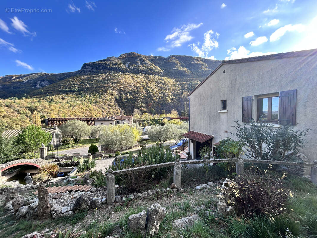 Maison à BEZ-ET-ESPARON