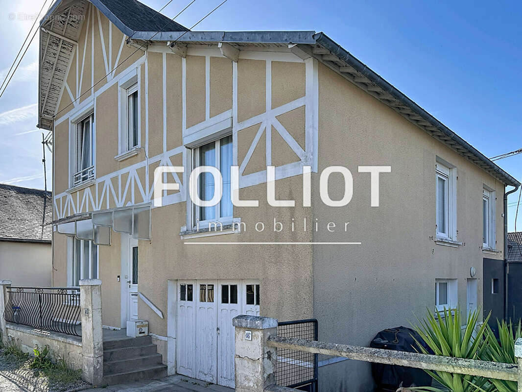 Maison familiale de 7pièces à vendre à Saint-Pair-sur-Mer, exposée plein sud - photo 2