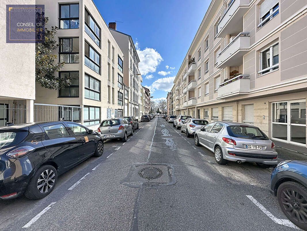 Commerce à LYON-8E
