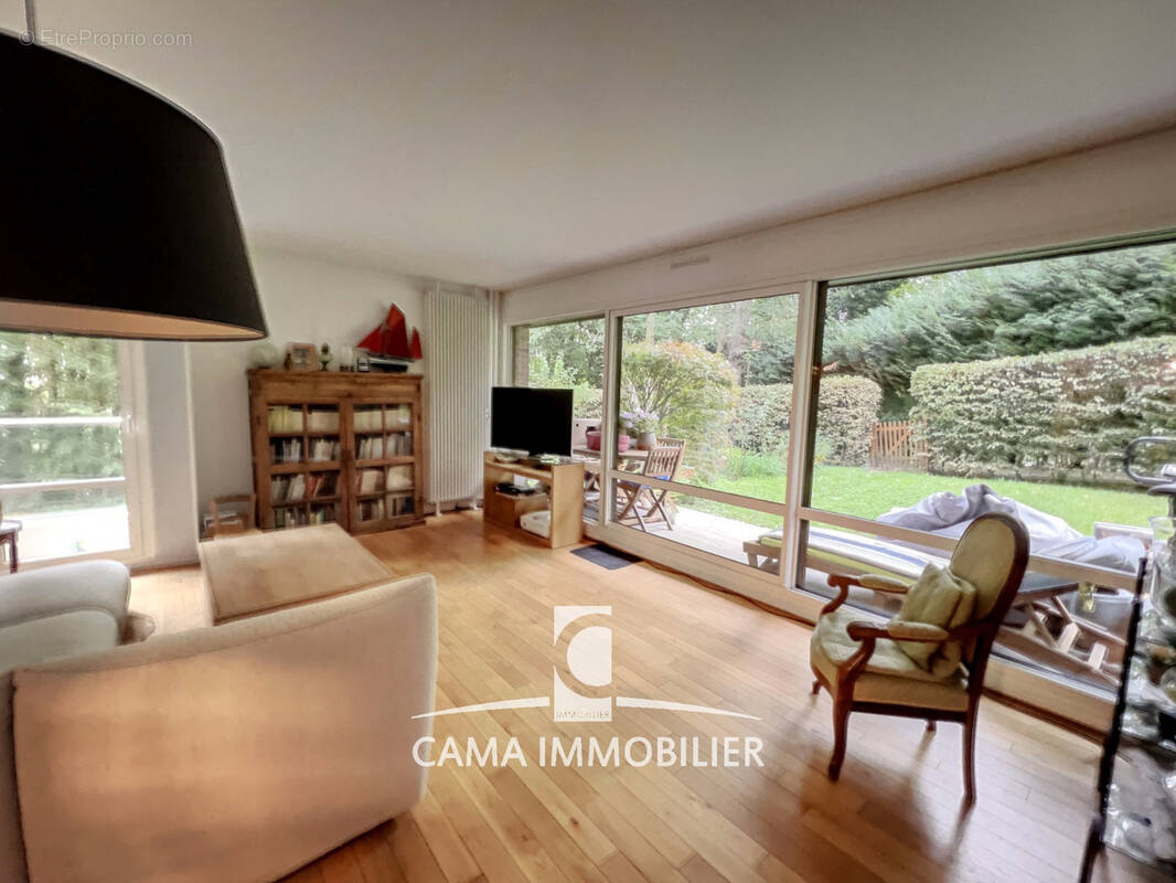 Appartement à JOUY-EN-JOSAS