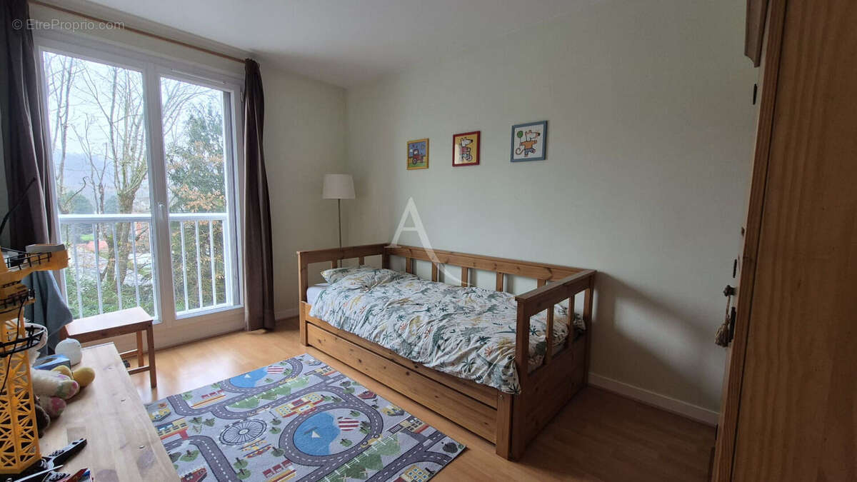 Appartement à BURES-SUR-YVETTE