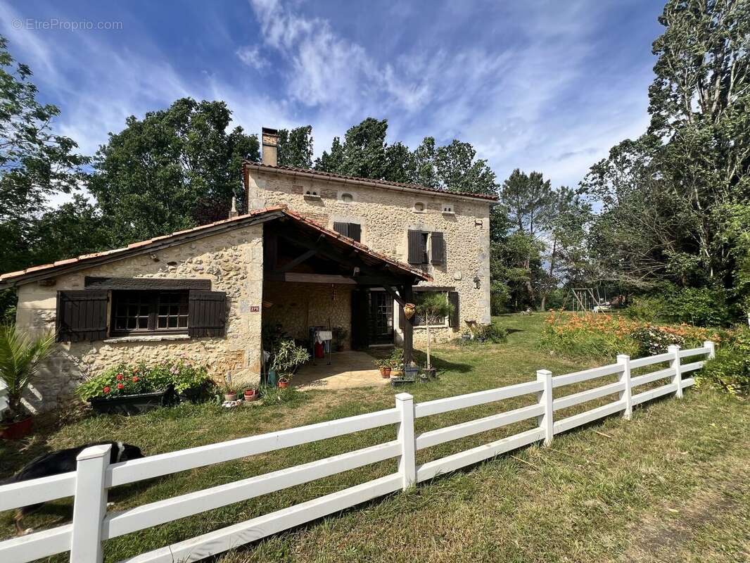 Maison à SAINT-AMAND-DE-VERGT