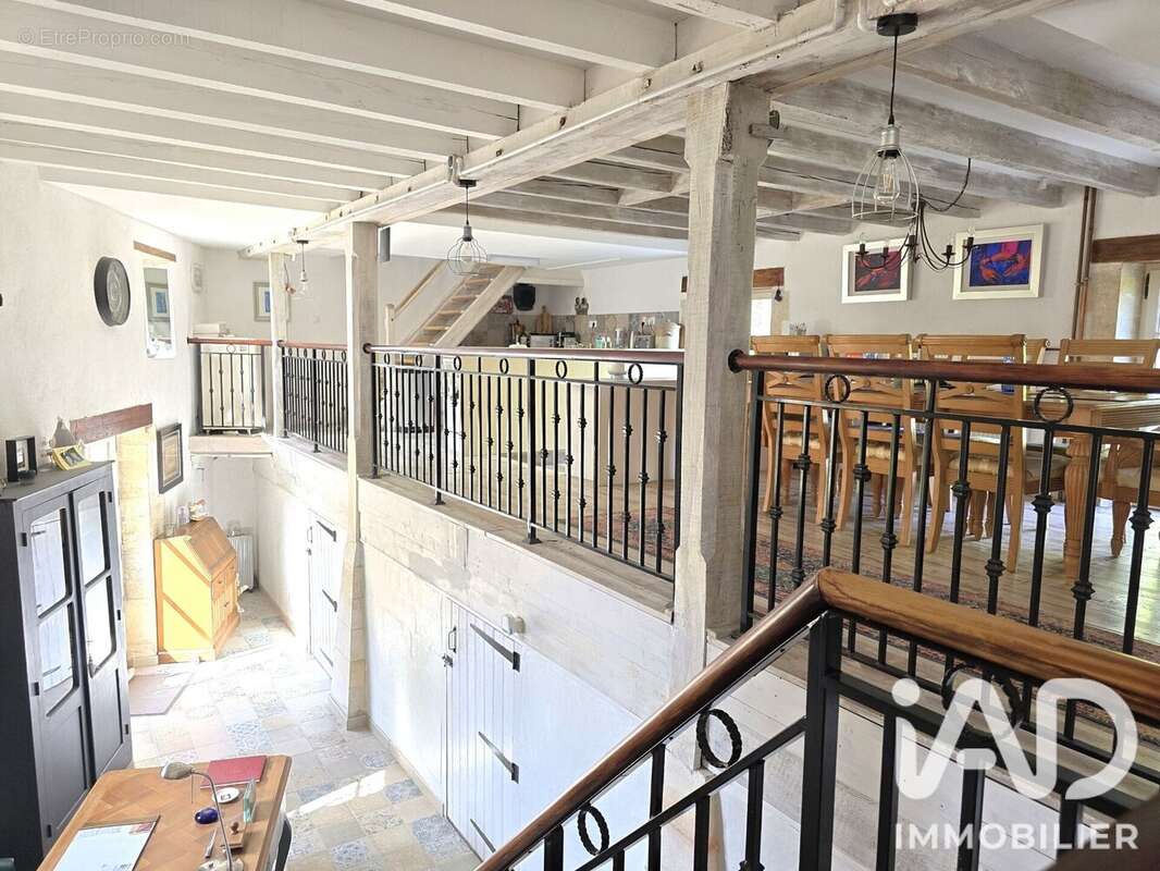Maison 626 m² à Bourg-Charente  - photo 9