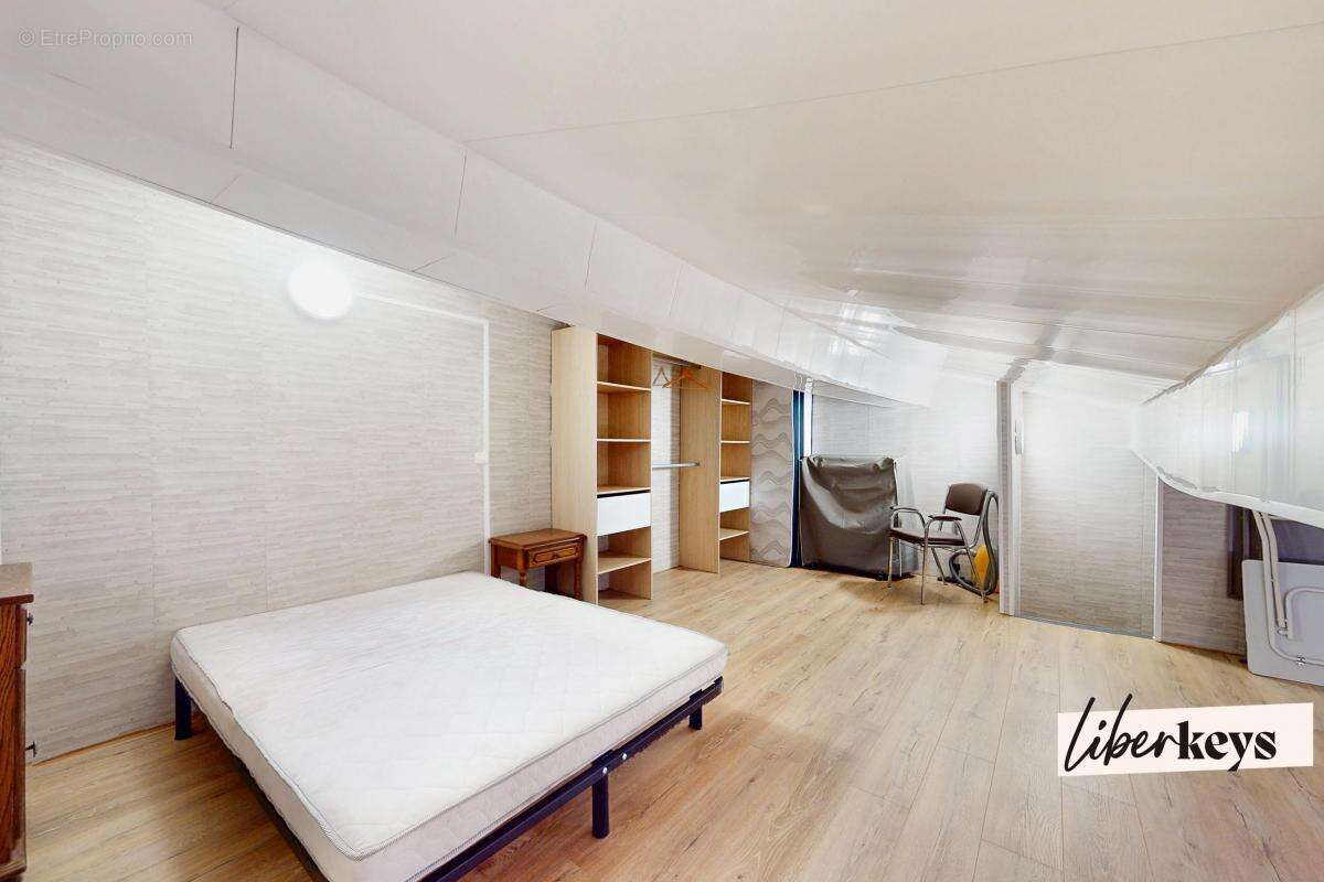 Maison à SAINT-LAURENT-DE-LA-SALANQUE