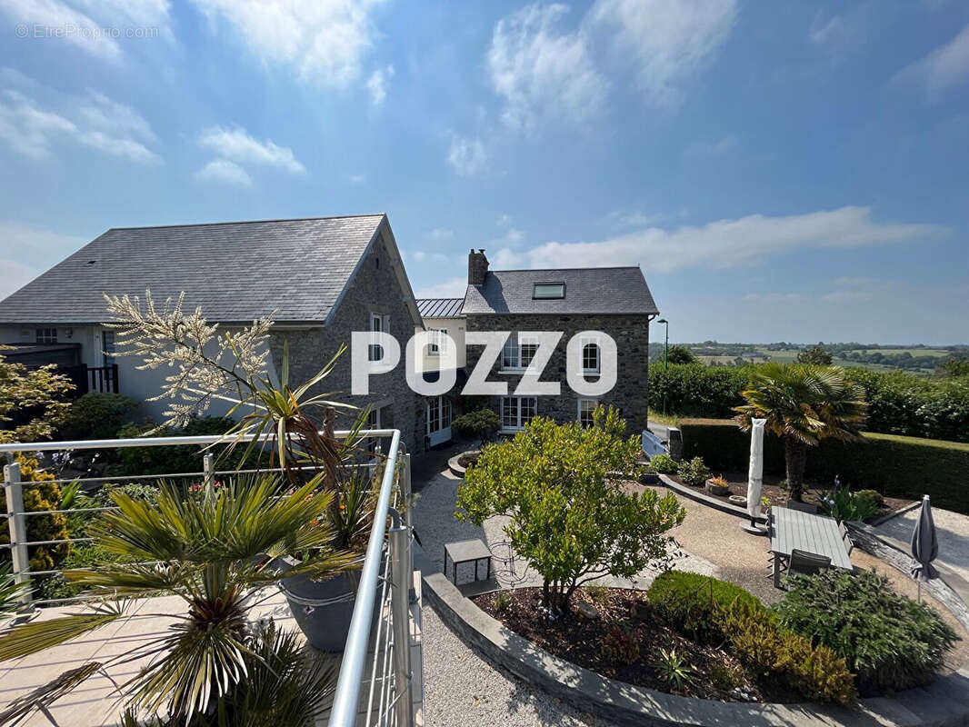 Maison 7 pièces (147 m²) à vendre à BRICQUEVILLE LA BLOUETTE - photo 2