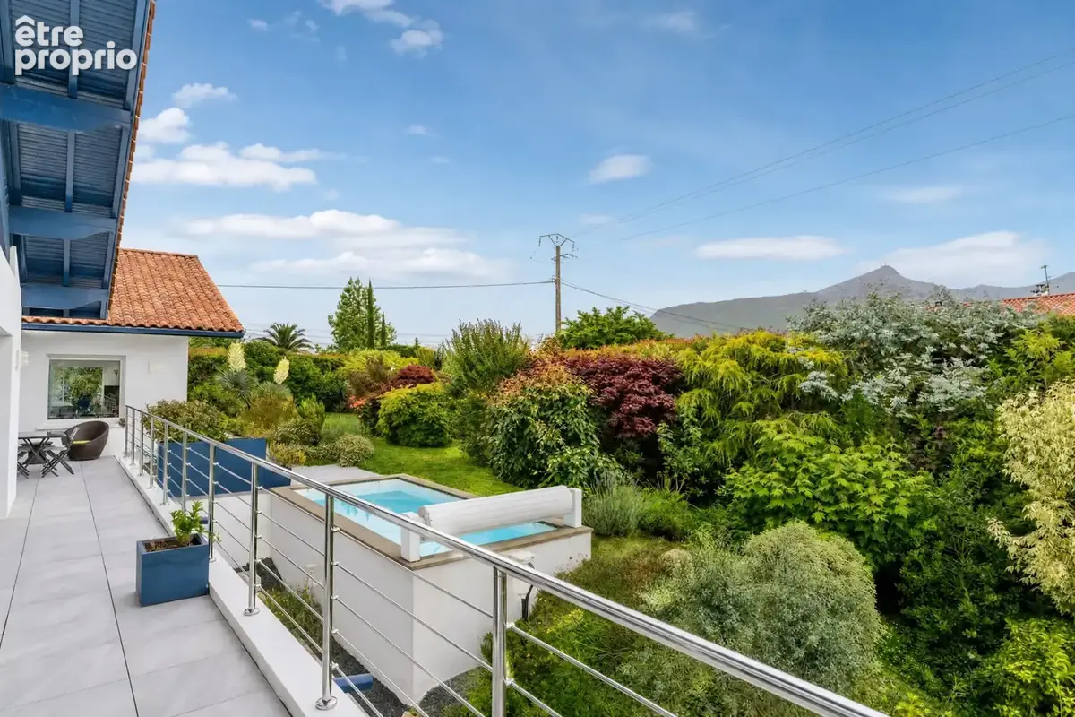 Propriété familiale de 295 m2 avec piscine, vue Rhune et parc paysager de 3 000 m2 - photo 2