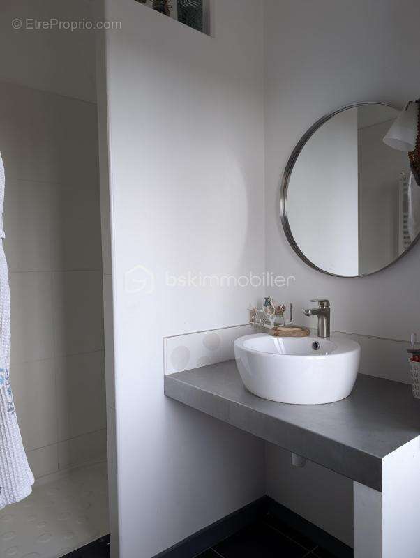Maison de caractère avec piscine et dépendance – 7 chambres – Montrond-les-Bains - photo 24