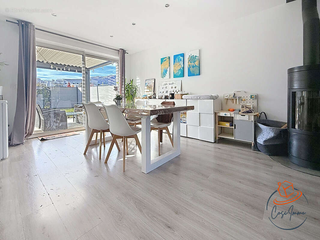 Maison à SAINT-GENIS-POUILLY