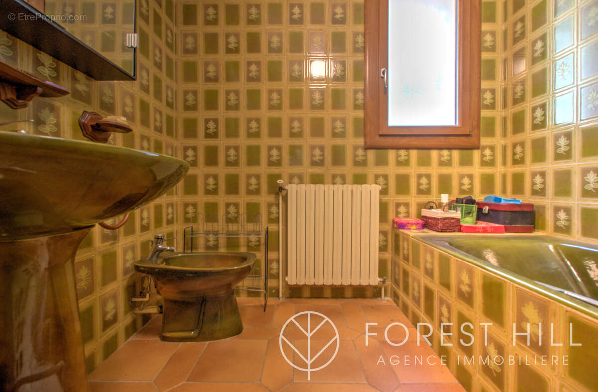 Maison 4 faces   fort potentiel, grand garage et terrain - photo 12