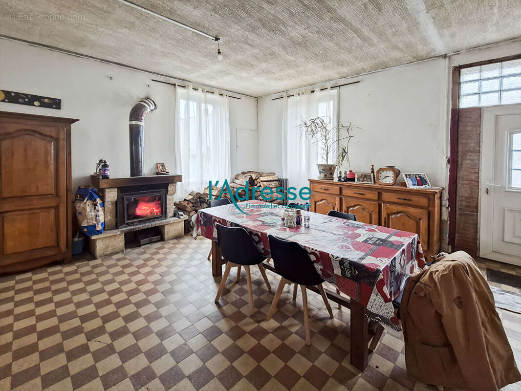 Maison à SAINT-PIERRE-MONTLIMART