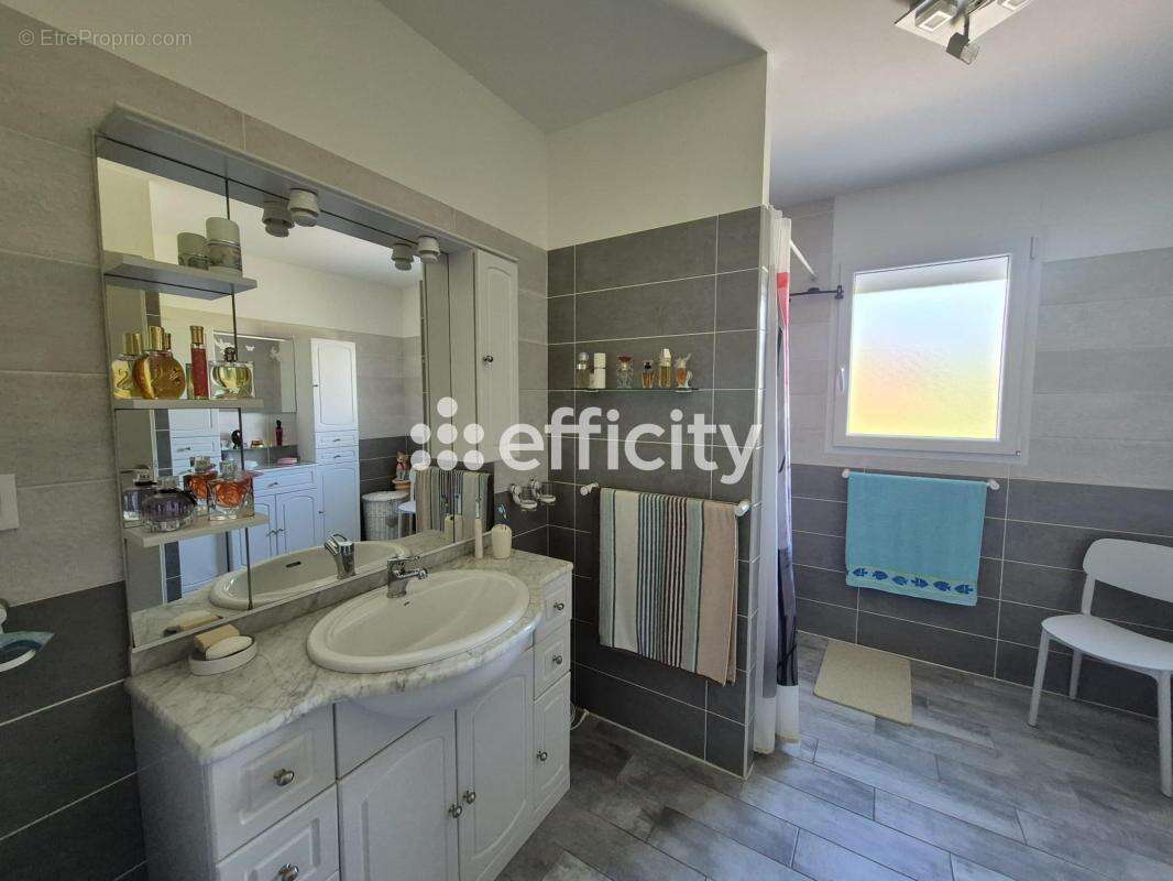 Maison à CHAILLAC-SUR-VIENNE