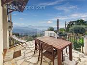 Appartement à CHATEAUNEUF-VILLEVIEILLE