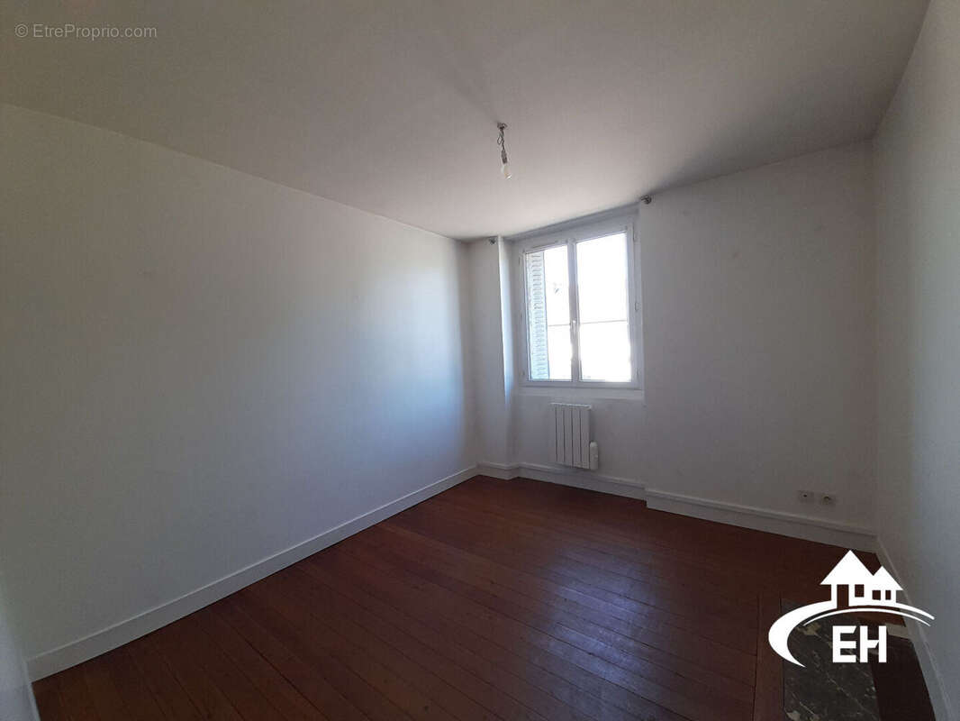 A vendre - immeuble de 210 m² - photo 6