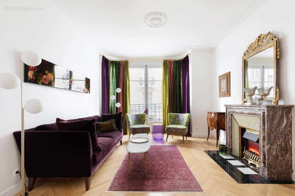 Appartement à PARIS-16E