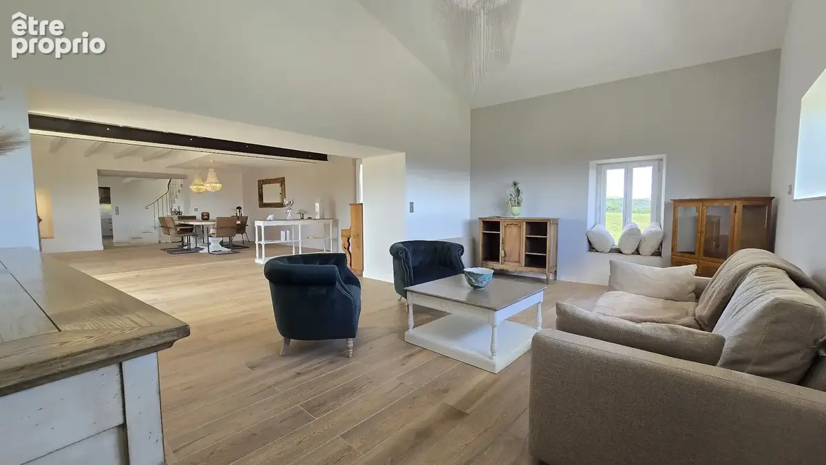 Propriété d'Exception Rénovée – 7.5 hectares - Étang privée - vue panoramique - Piscine - Source - photo 7