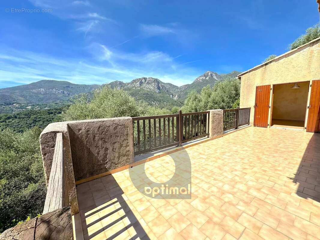 Maison à CASTELLAR