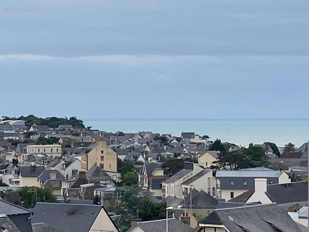 Appartement à DONVILLE-LES-BAINS