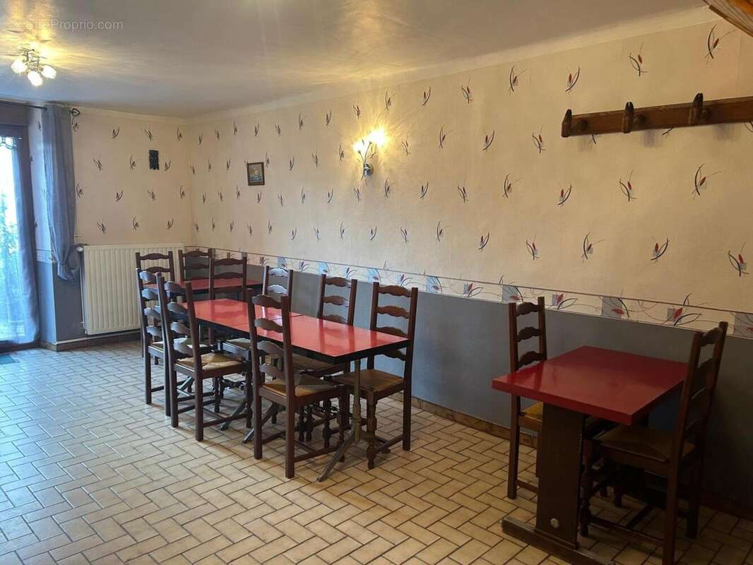 Photo 3 - Commerce à TREVERAY