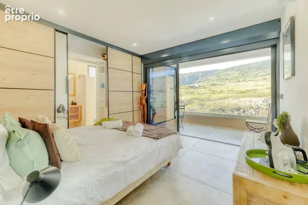 A Vendre - Villa d'exception 187 m2 avec piscine à Trois-Bassins - photo 9