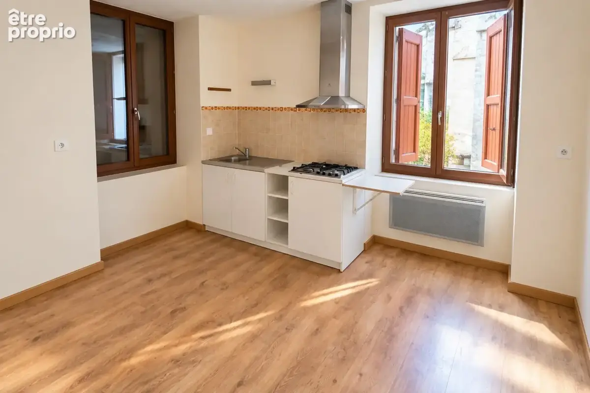 Saint-étienne-de-saint-geoirs – maison en pierre à rénover – 96 m² habitables + plateau aménageable – cour – fort potentiel inve - photo 2