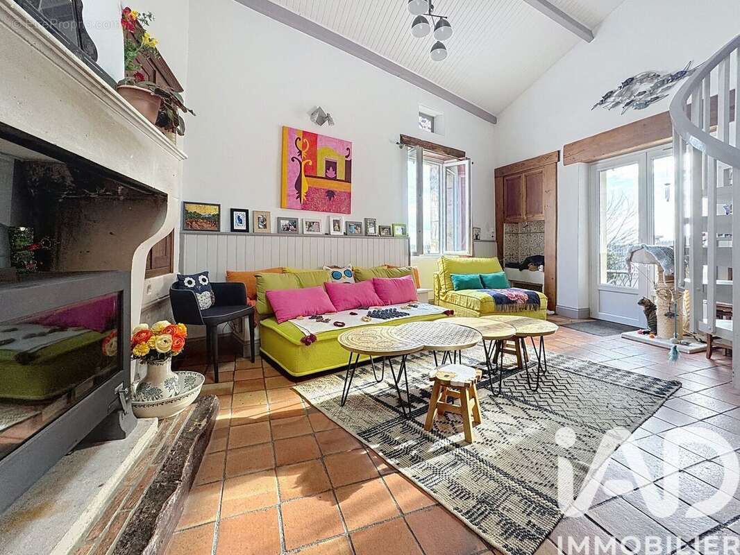 Maison 97 m² à Saint-Simeux  - photo 5