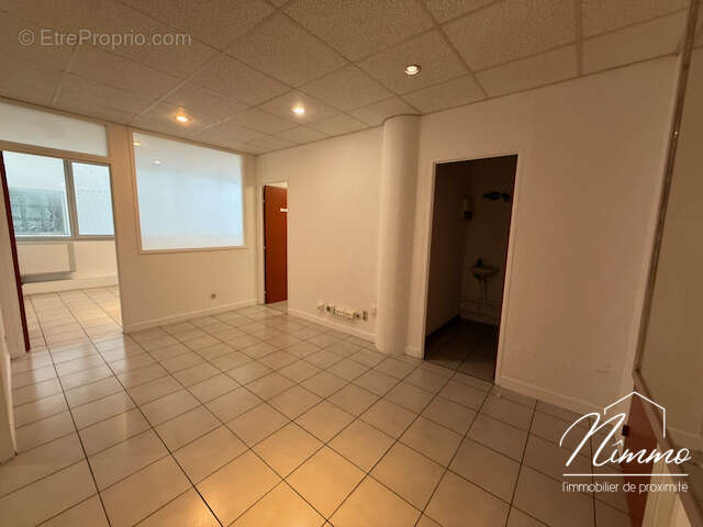 Nîmes / ville active   local commercial pôle santé valmédica - photo 4