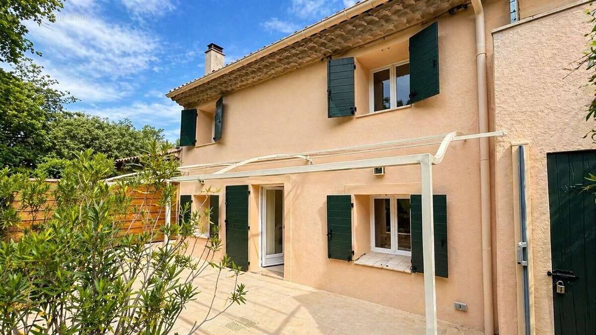 Maison à SAINT-ANTONIN-SUR-BAYON