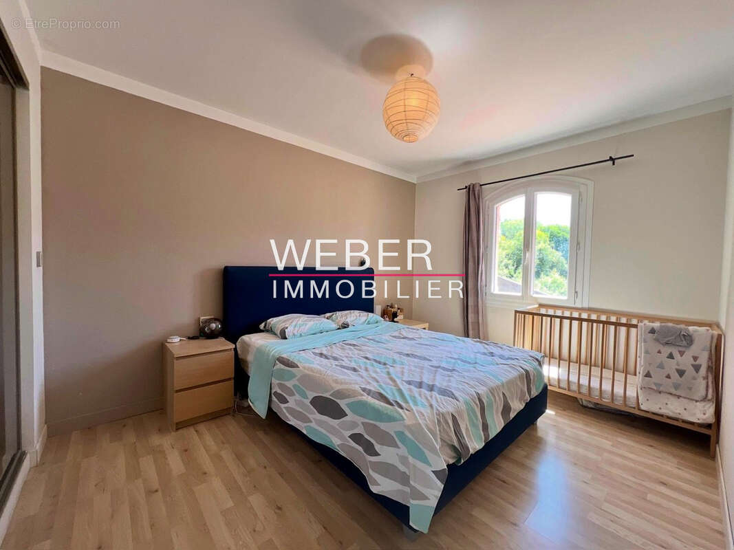 LE REVEST LES EAUX - Maison 182 m2 - 4 chambres Terrain 808 m2 - photo 11