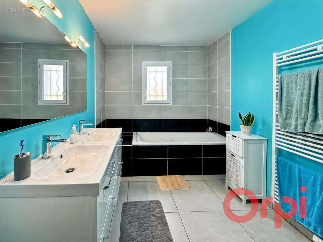 Maison à SAINT-PIERRE-LES-ETIEUX