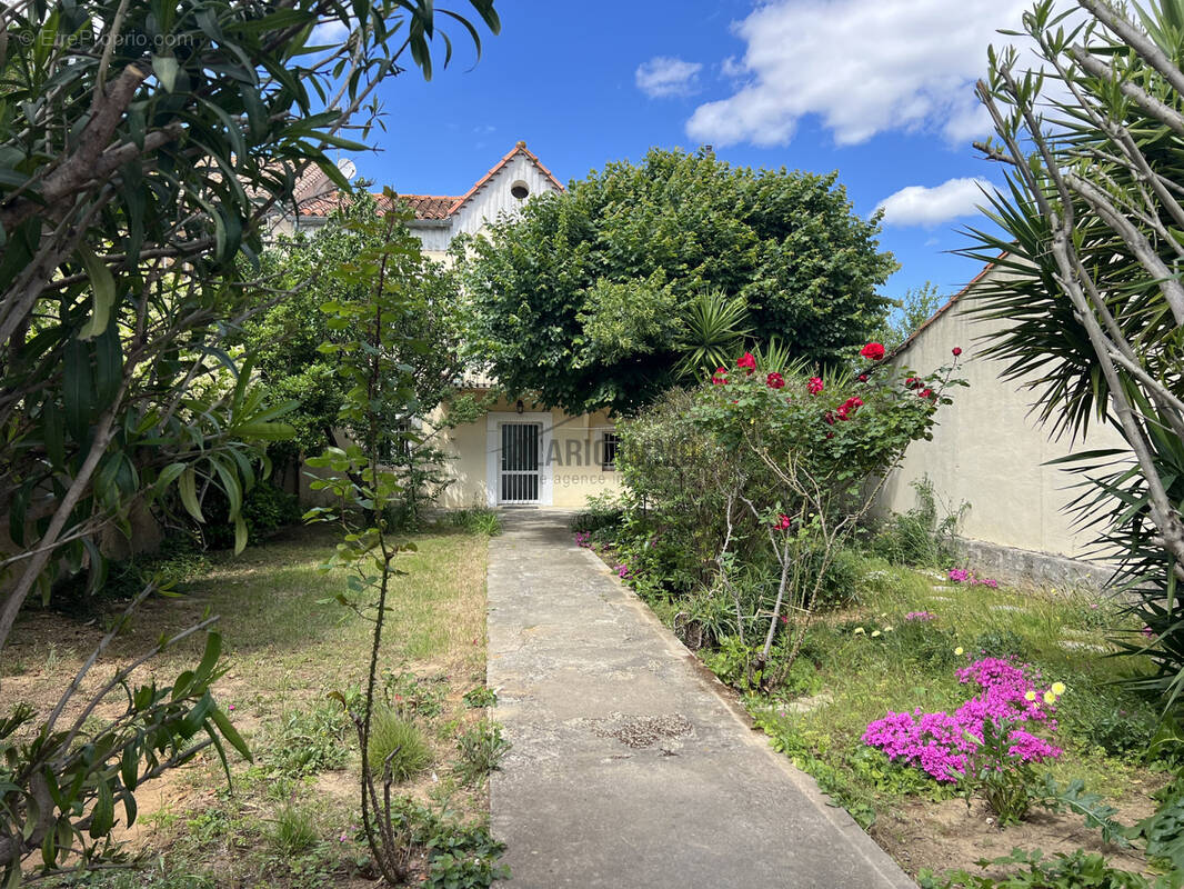 Maison à SAINT-LAURENT-DE-LA-CABRERISSE