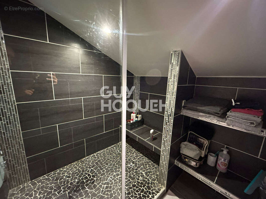 Maison à PIERRE-BENITE