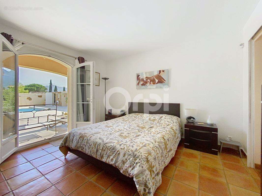 Maison à ROQUEBRUNE-SUR-ARGENS