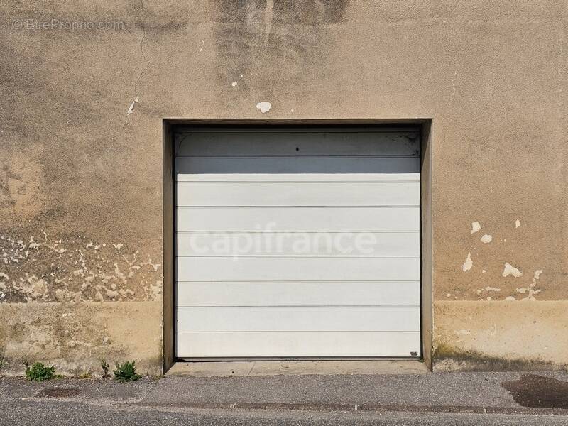 Parking à MOUCHARD