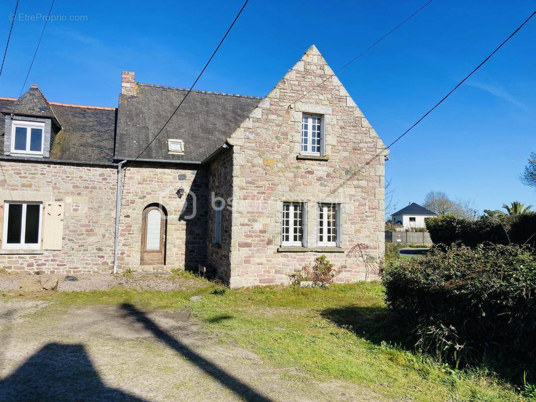 Maison à FREHEL