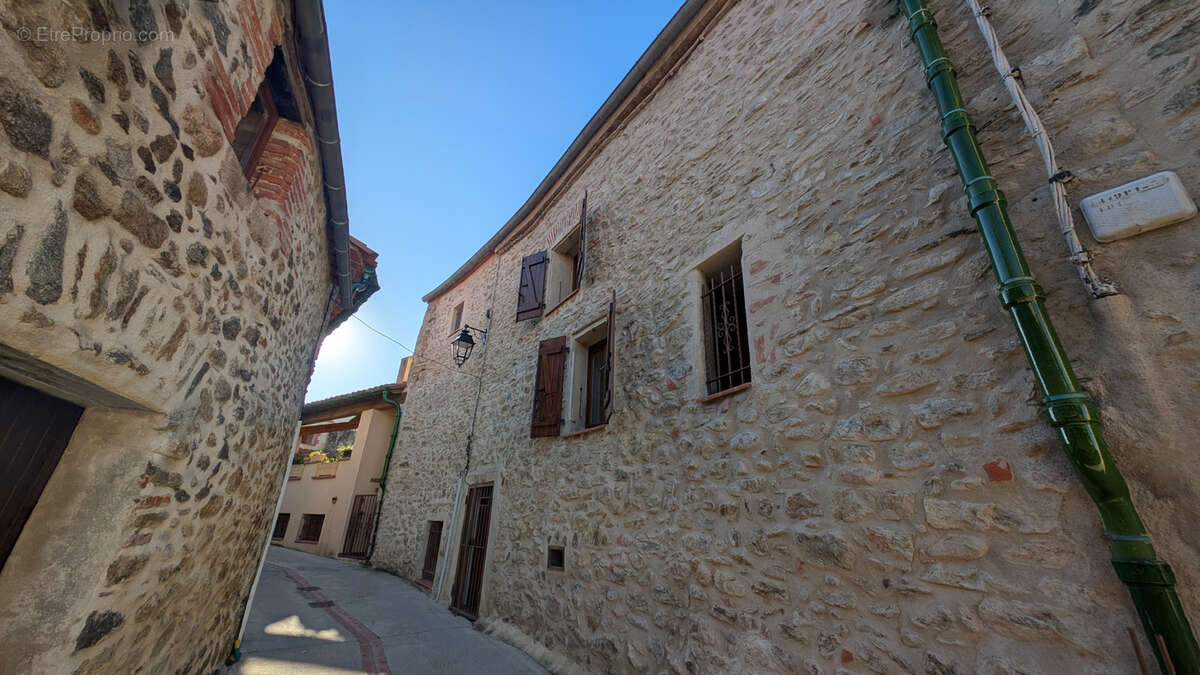 Maison à LAROQUE-DES-ALBERES